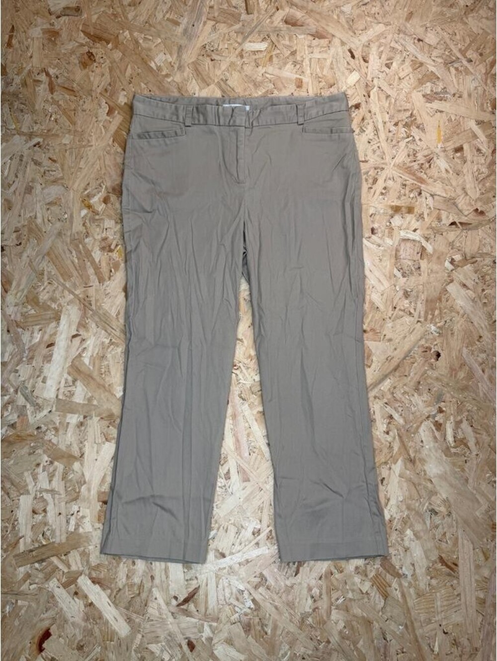 Van Heusen Studio Women's Stretch Khaki Pants Size 8 Beige Cropped Chino Slacks